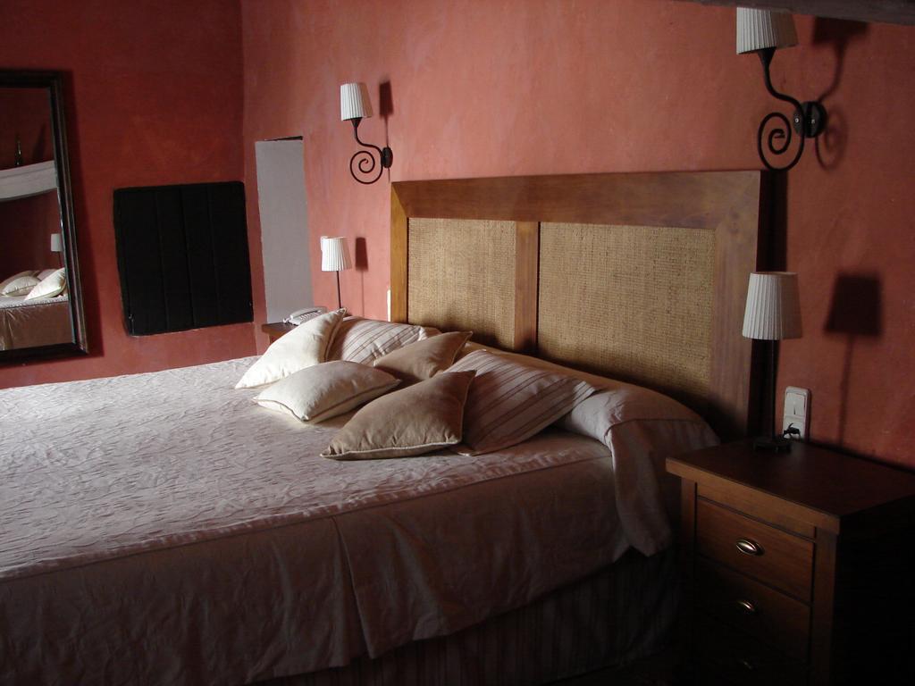 Hotel Casa Escobar & Jerez Valencia de Alcántara Стая снимка